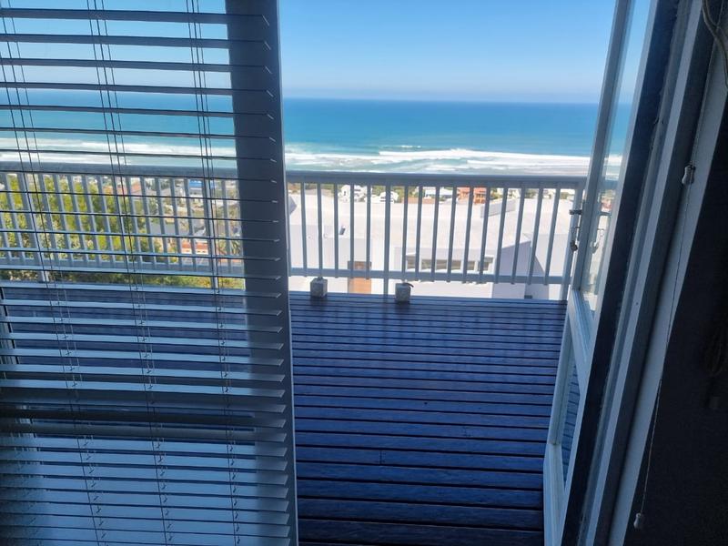 To Let 6 Bedroom Property for Rent in Outeniqua Strand Western Cape
